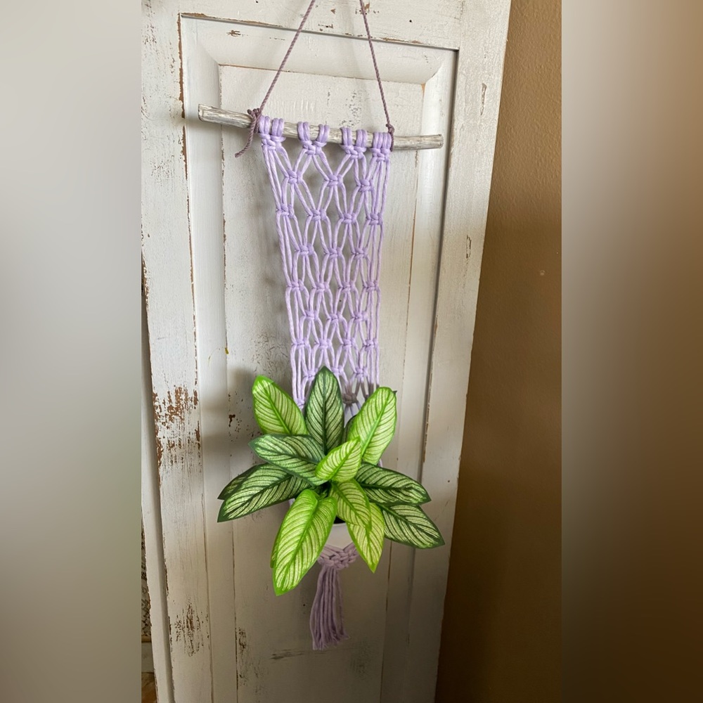 Macrame plant hanger